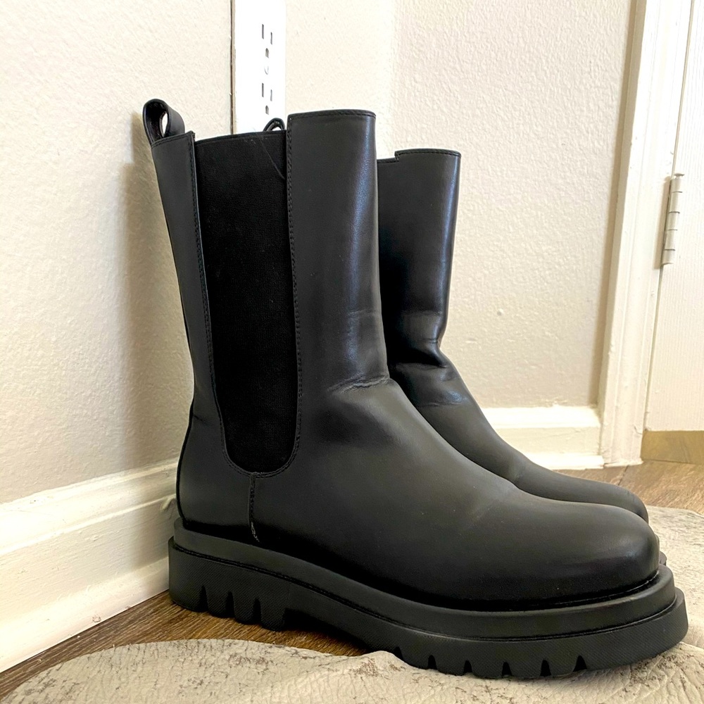 Never worn before black boots!